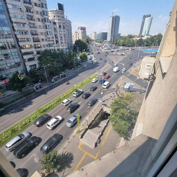 Apartament cu 2 camere semidecomandat în P-ța Victoriei