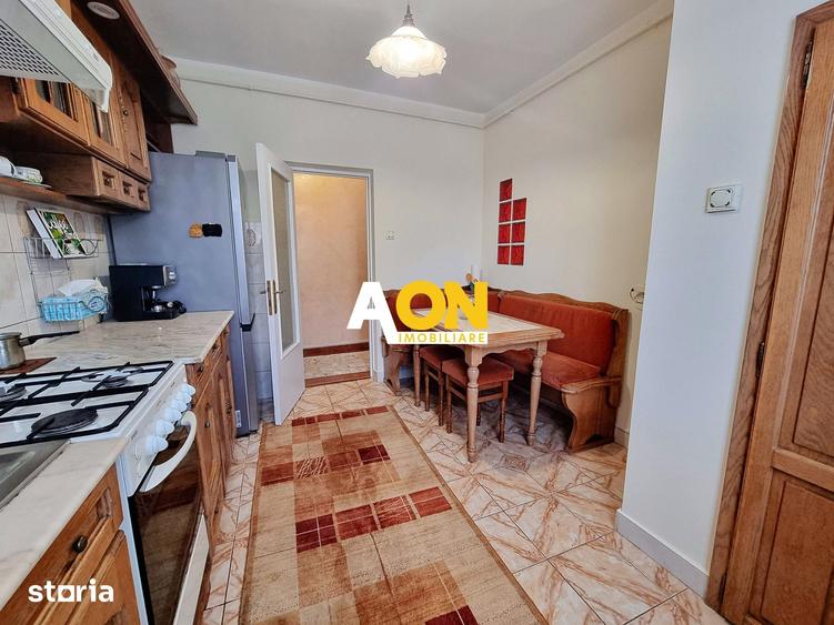 Apartament cu 3 camere decomandat în Cetate
