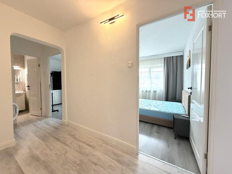 Apartament cu 3 camere decomandat, mobilat în Aradului