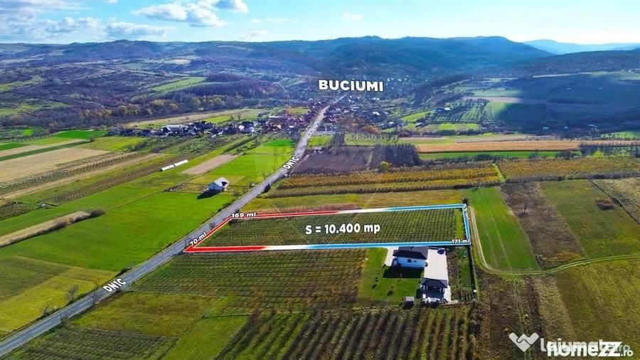 Teren de 10400 mp, în Sud