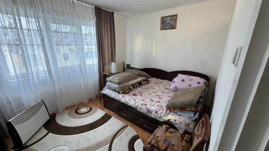 Apartament cu 2 camere semidecomandat, mobilat în Central