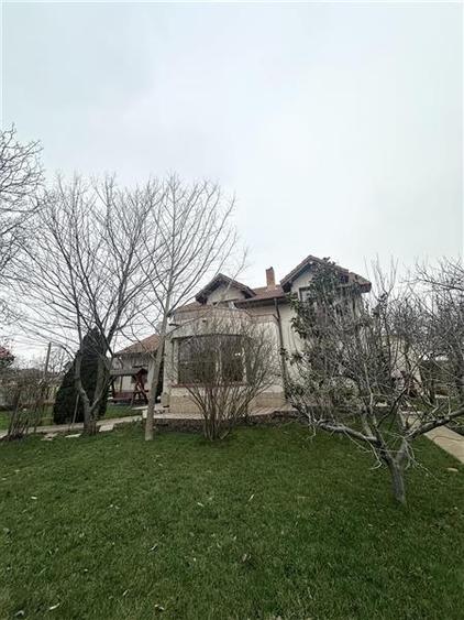 Casă individuală cu 6 camere cu Canalizare în Poiana