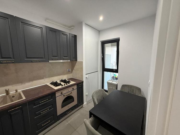 Apartament cu 3 camere semidecomandat, mobilat în Pipera
