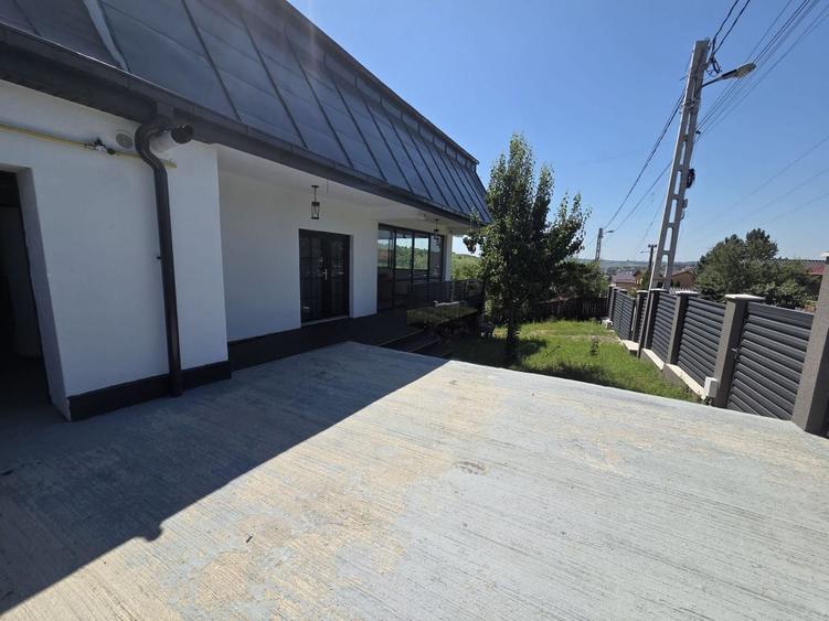 Casă individuală cu 6 camere cu Canalizare în Rediu
