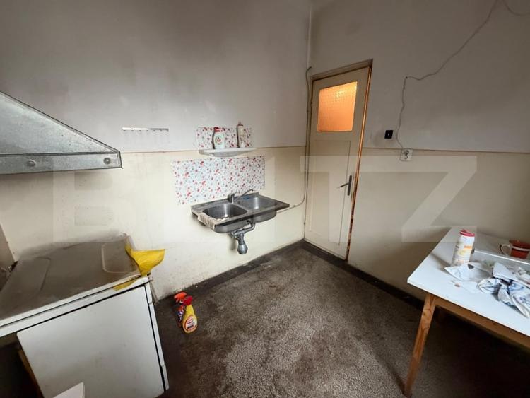 Apartament cu 4 camere decomandat, mobilat în Central