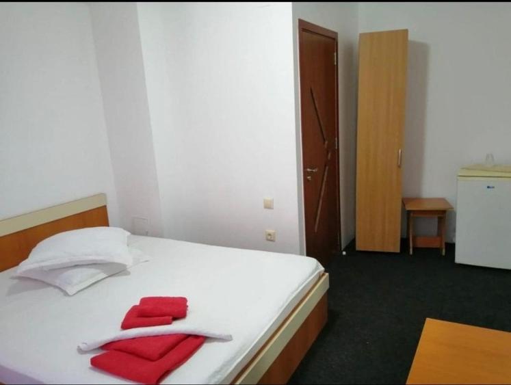 Casă individuală cu 20 camere cu Teren 313 Mp în Central