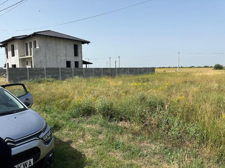 Teren de 504 mp, în Pădureni