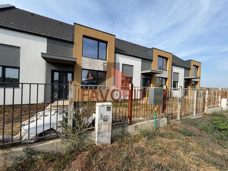 Casă cu 3 camere cu Canalizare în Sânandrei