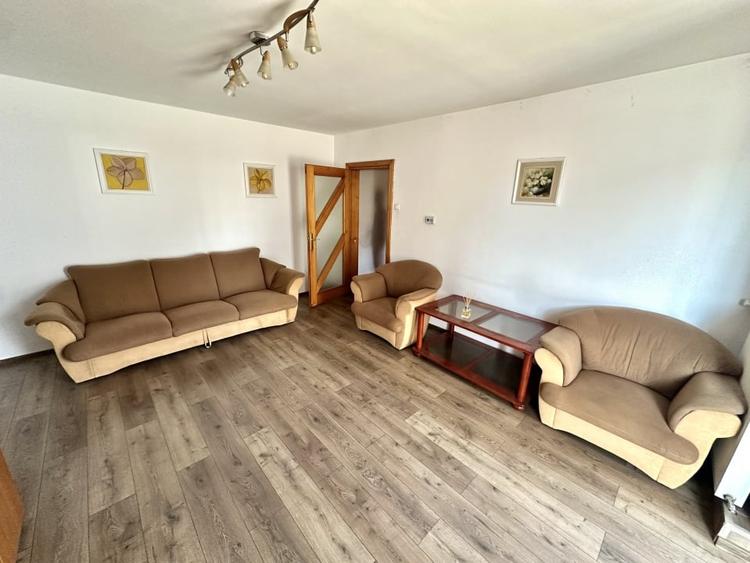 Apartament cu 3 camere semidecomandat, mobilat în Cetate