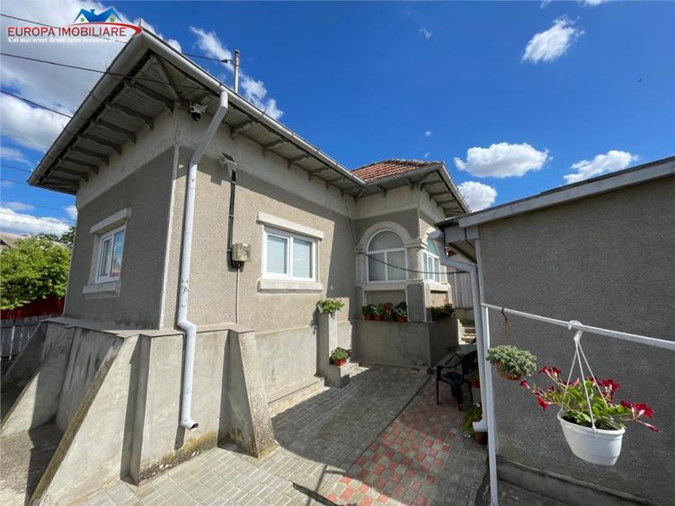 Casă cu 2 camere cu Teren 165 Mp în Babadag