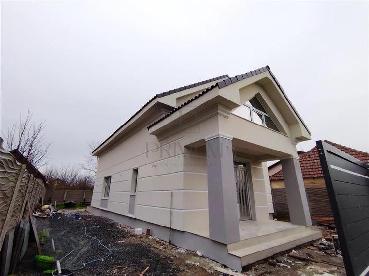 Casă individuală cu 6 camere cu Canalizare în Aeroport