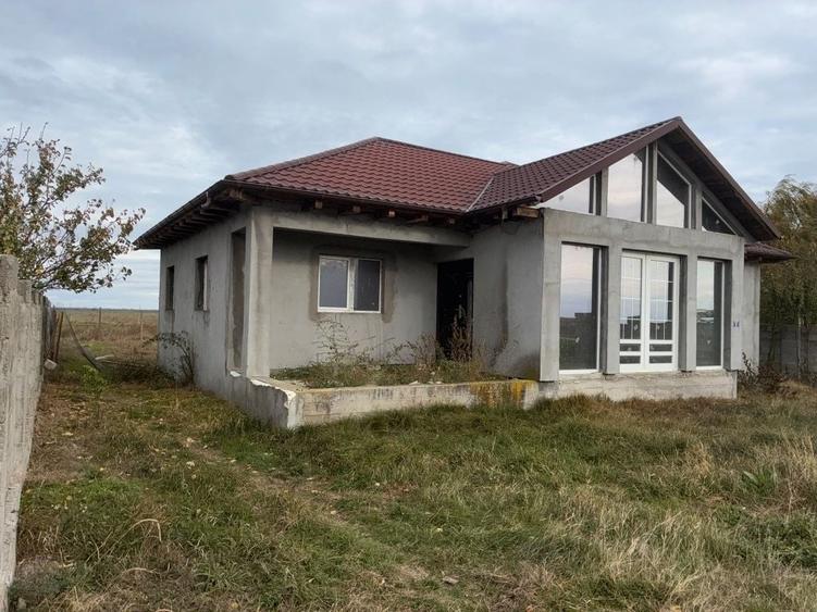 Casă cu 4 camere în Nănești