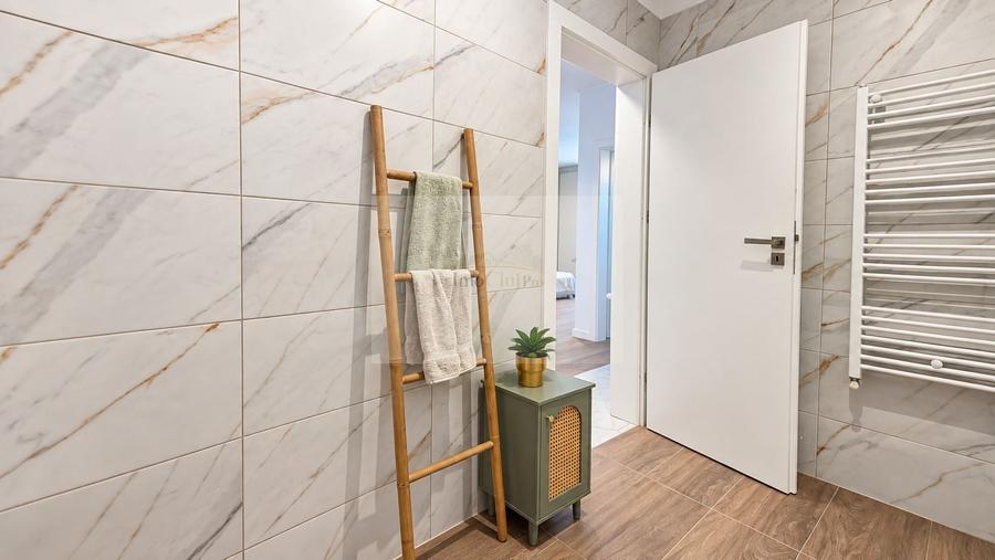 Apartament cu 2 camere semidecomandat, mobilat în Între Lacuri