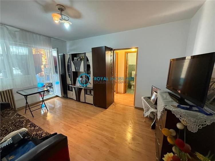 Royal Imobiliare - Vanzare Apartament zona Malu Rosu - 1