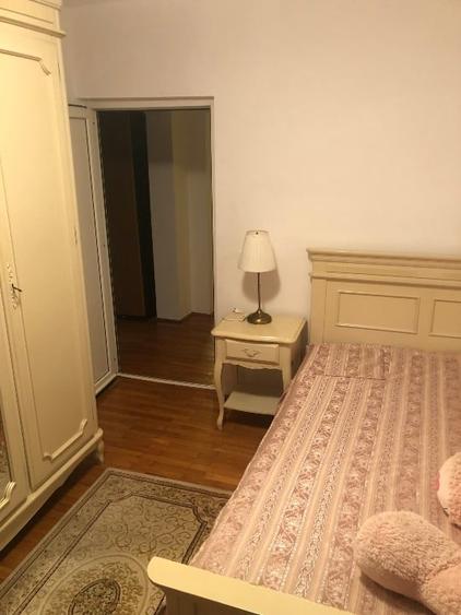 Inchiriez apartament 4 camere, etaj 1, strada UNIRII, Nr.70, Bloc D - 5