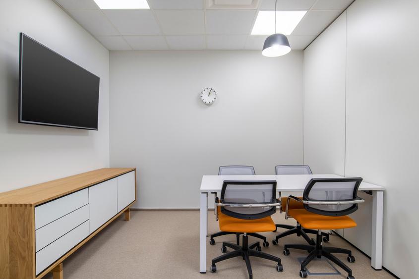 Alăturați-vă unui mediu de co-working cooperativ în Regus Central Business Plaza - 5