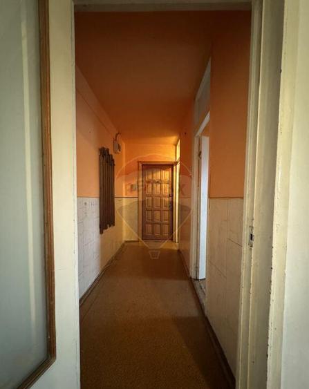 Apartament pe Str. Calugareni, 2 camere, et.3 - 11