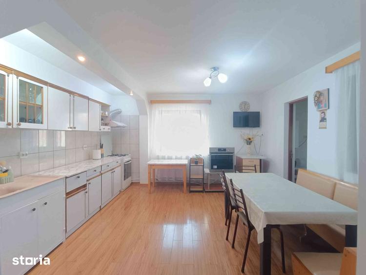 Casă cu 6 camere cu Teren 2771 Mp în Slobozia Nouă