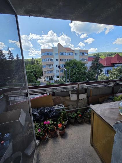Apartament cu doua camere decomandat , vizavi de Arhiepiscopie! Apartament cu doua camere decomandat , vizavi de Arhiepiscopie!