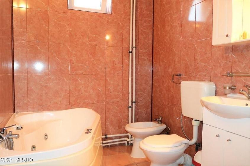 Mamaia Nord - Langa Mare, pensiune la cheie, 11 camere, 9 bai! - 56