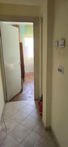 Vand apartament cu 3 camere, central in Gaesti - 3