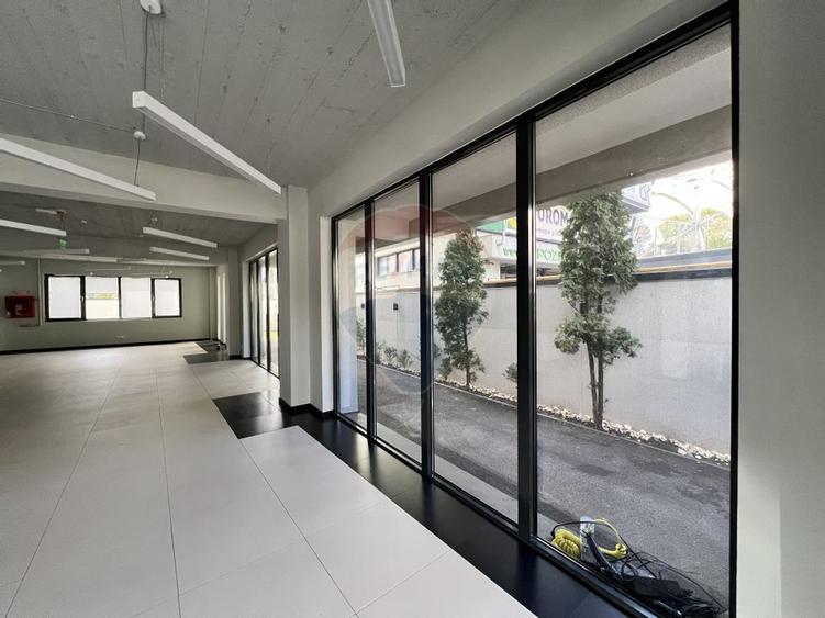 Spatiu comercial modern de inchiriat / 2 locuri de parcare - 25