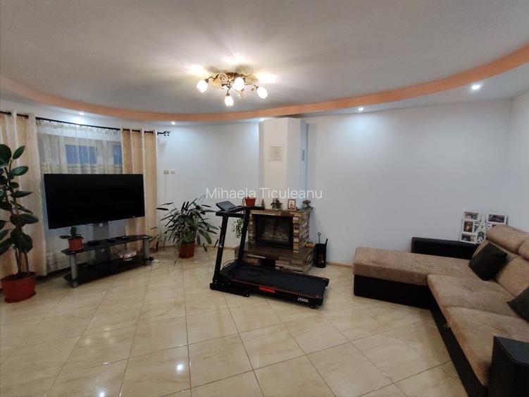 Casă cu 4 camere în Central