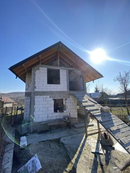 Casa la rosu 180 mp - 2