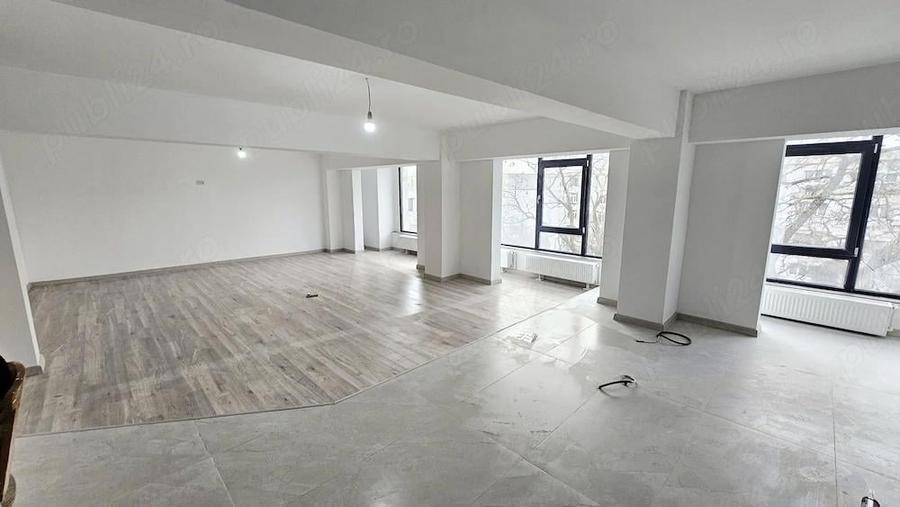 102mp din care: 54 mp este livingul iar 48 mp doua dormitoare si cele doua bai. Pret 119.900 Euro - 10