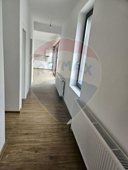 Casă / Vilă cu 4 camere de închiriat în zona Tei - 1