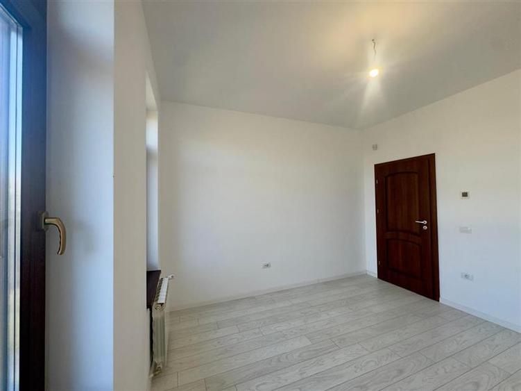 Vilă elegantă individuală în Valea Lupului  5 camere - 38