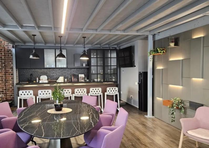 Spatiu Comercial -Piata 1 Mai - 3