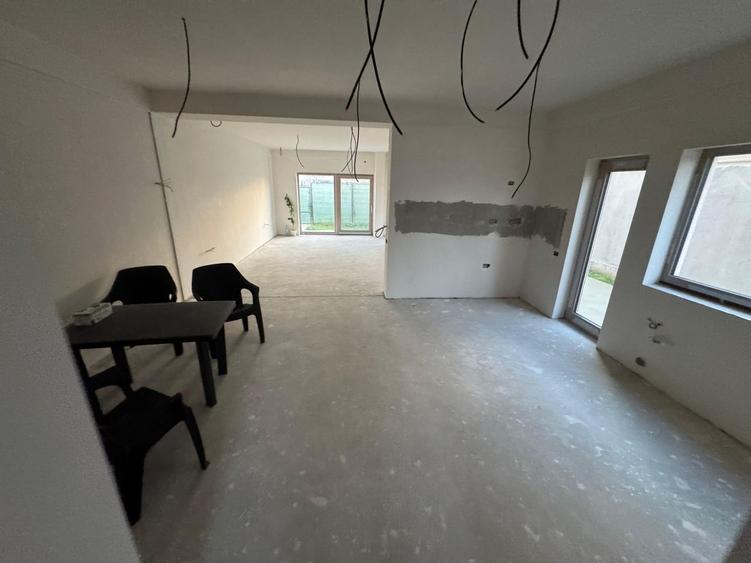 Casa de vanzare Duplex zona Carrfour - 14