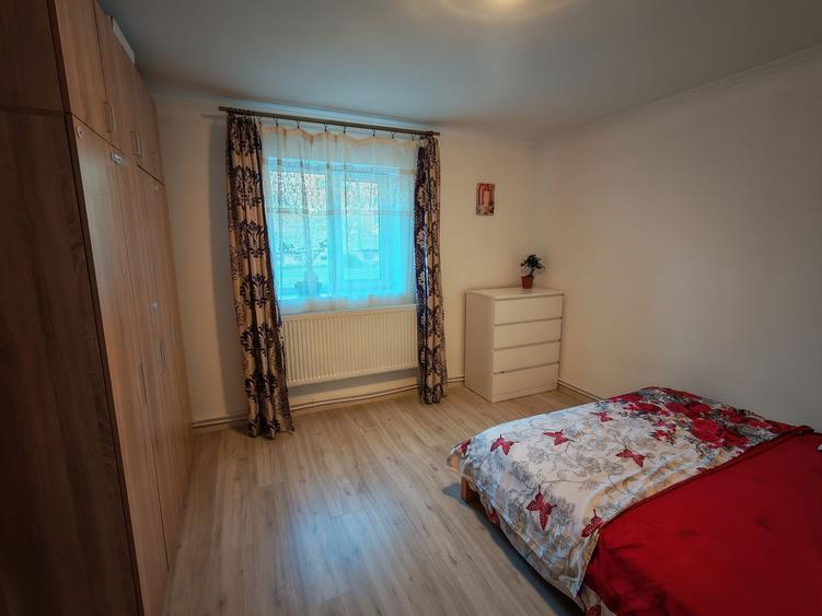 Casa renovata complet, 3 dormitoare, 780 mp teren zona excelenta Pec - 3