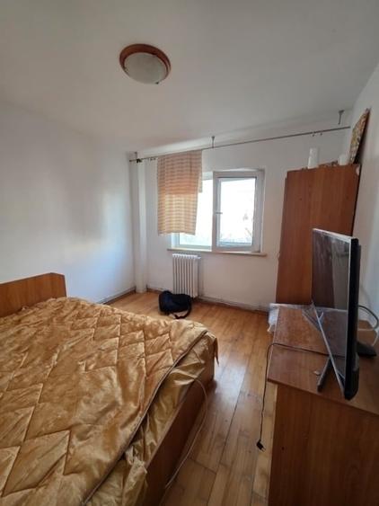 Etaj 3-Podul de Fier-3 Camere Decomandat -bloc 82' - 4