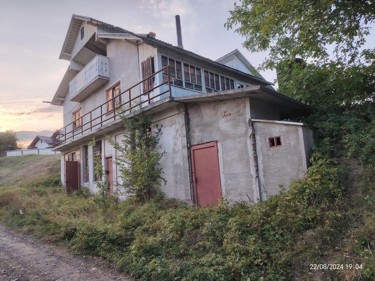 Casă cu 4 camere în Dărmănești