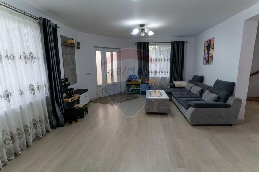 Casa / Vila deosebita de vanzare, Hateg jud. Hunedoara - 5