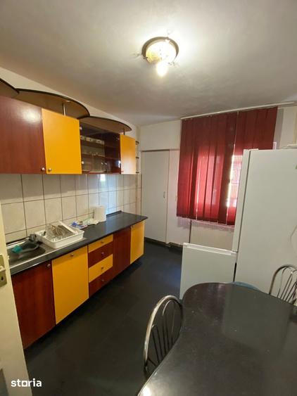 Apartament cu 3 camere decomandat în Între Lacuri