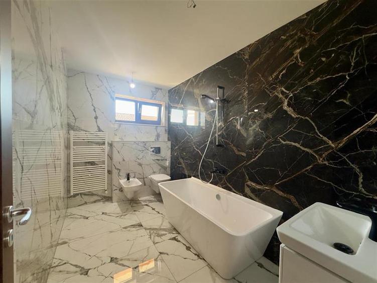 Vilă elegantă individuală în Valea Lupului  5 camere - 24