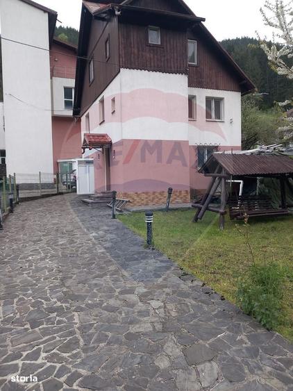 Casa / Vila Moeciu de Sus, zona pitoreasca, 5 camere, pret deosebit - 3