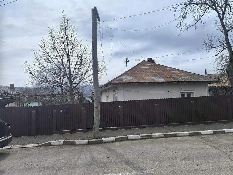 Casa batraneasca de vanzare Hu?i - 1