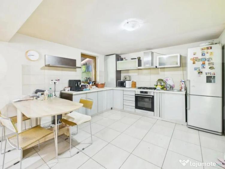 Casa compusa din doua apartamente, de vanzare, cu 8 camere, - 10