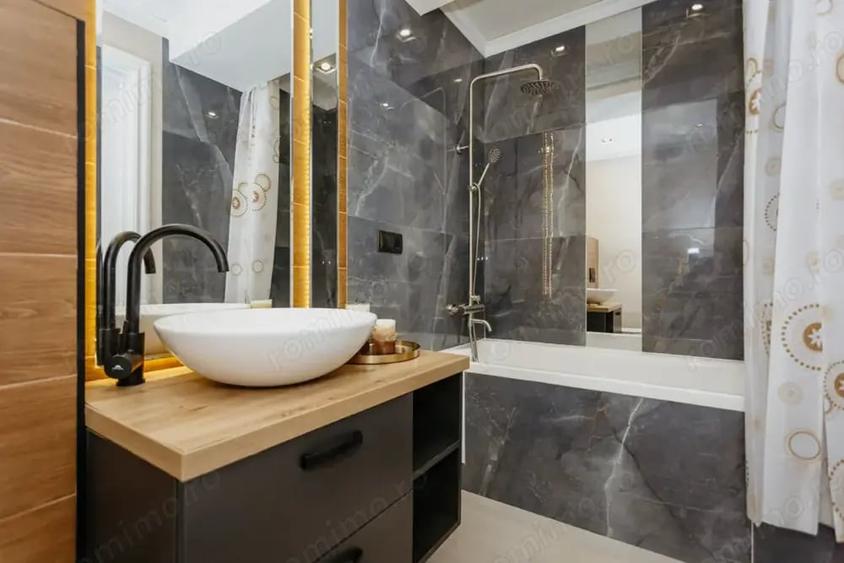 Apartament cu 2 camere decomandat în Florilor