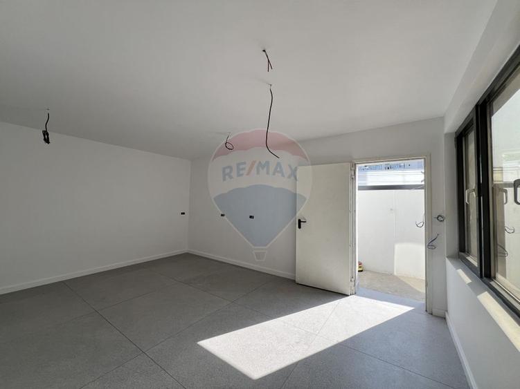 Spatiu comercial modern de inchiriat / 2 locuri de parcare - 30