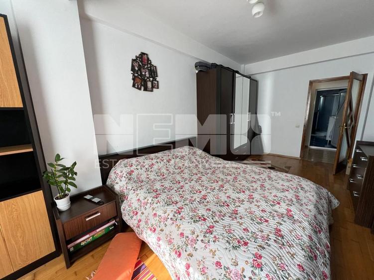 Apartament cu 4 camere decomandat, mobilat în Periferie