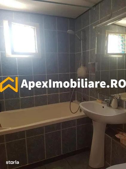 Apartament cu 3 camere decomandat în Tei