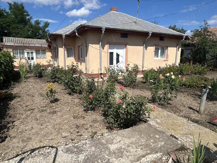 Vand casa sau schimb cu apartament - 1