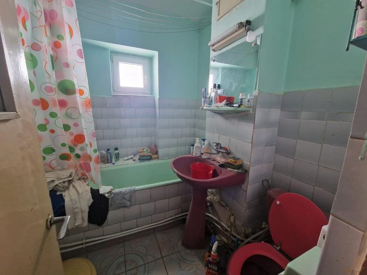 Apartament cu 3 camere, decomandat, etajul 5/9, zona Pacurari - 14