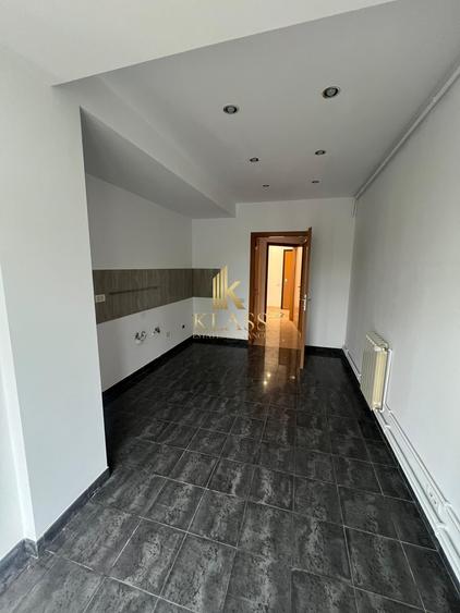 Apartament cu 5 camere decomandat în Primăverii