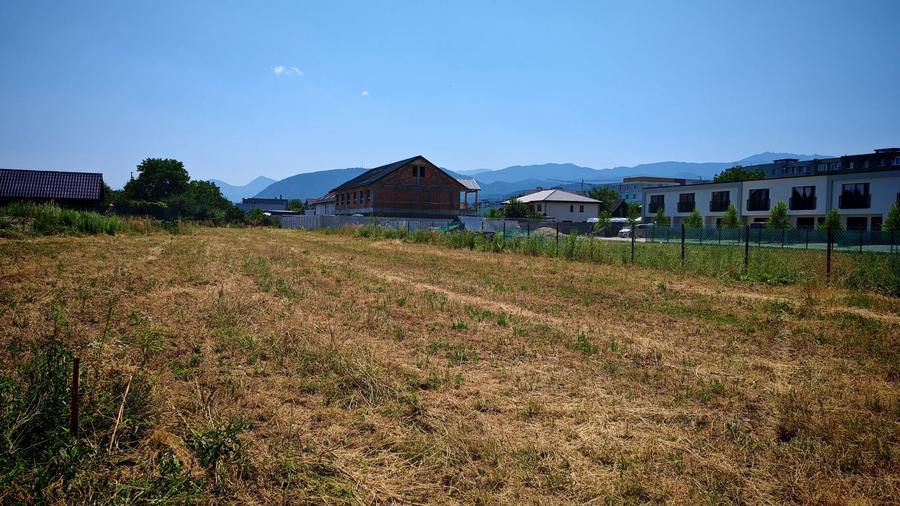 BARTOLOMEU,intravilan,intre case,suprafata de 774 mp,constructii P+2 - 9